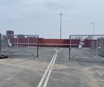 Stærk sikring til havn - dobbeltport og bomanlæg.jpg