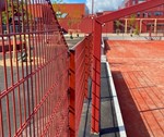 Panel hegn - rød boldbnae til Gødvad Torv i Silkeborg.jpg