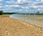 Gitterhegn - galvaniseret hegn og stolper til solcellepark.jpg